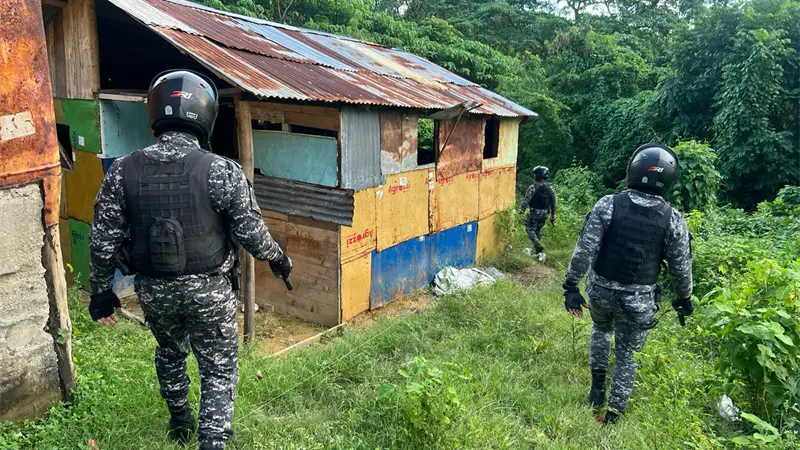 Apresan en Los Guaricanos a prófugo por homicidio en Puerto Plata y desmantela puntos de drogas durante operativos preventivos