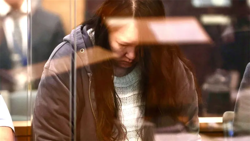 Condenan a cadena perpetua a madre neozelandesa que mató a sus hijos y guardó en maletas