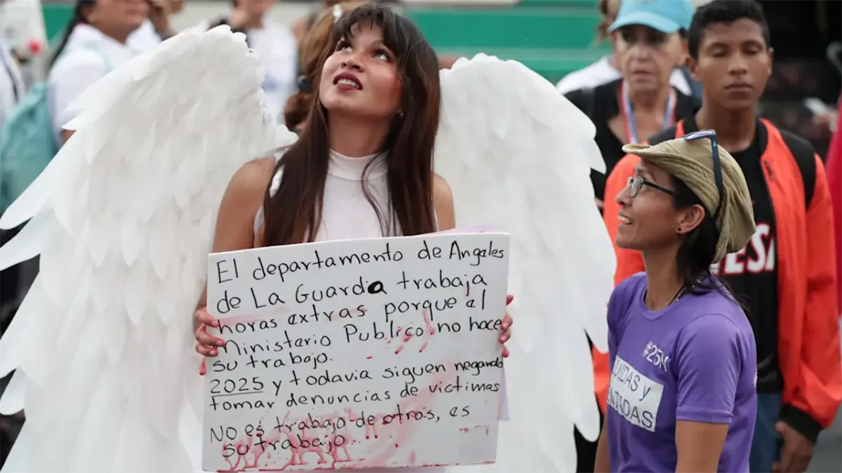 Mujeres marchan en Panamá por una vida libre de violencia y agresión