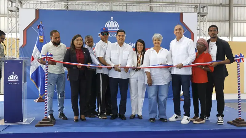 Ministro Kelvin Cruz inaugura multiuso en Ramón Santana, San Pedro de Macorís