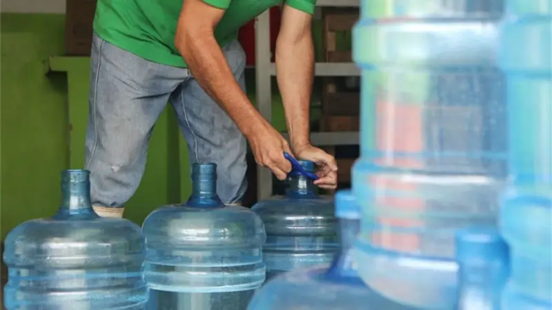 Precio del botellón varía entre RD$70 en provincias y RD$120 en la capital