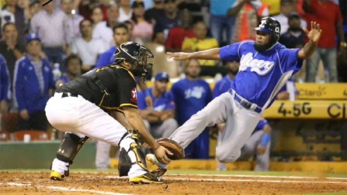 Los Tigres doblegan a las Águilas en estadio Cibao