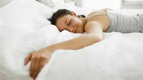 Tomar siestas podría contribuir con tu salud cerebral y reducir el riesgo de demencia