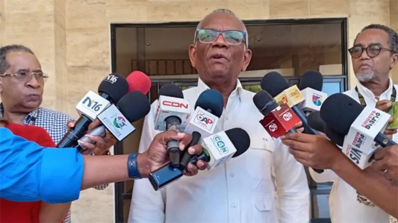 Exdirector de Migración respalda posición de Paliza presidente del PRM frente al narcotráfico