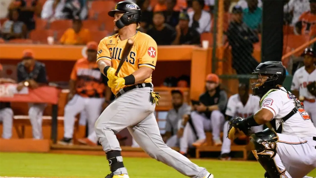 Águilas Cibaeñas vencen a Toros del Este en Estadio Francisco Micheli con marcador 6-4