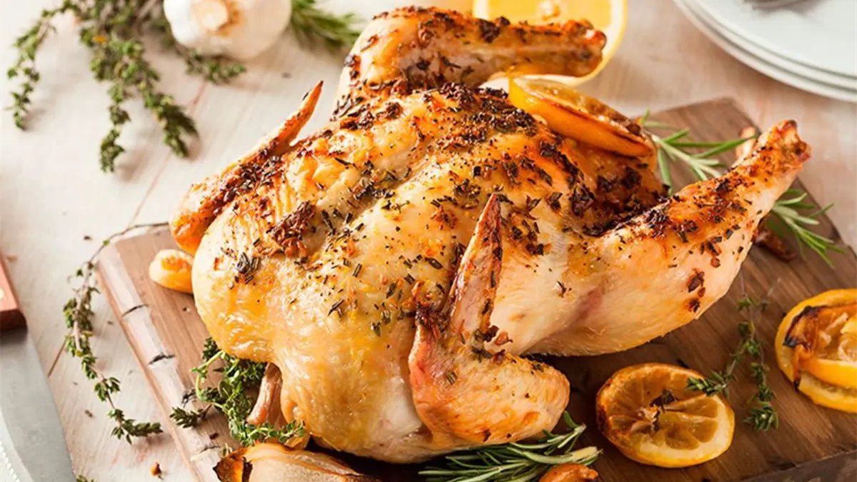 Sector avícola dominicano fortalece producción para satisfacer alta demanda de pollo en diciembre