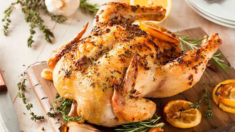 Sector avícola dominicano fortalece producción para satisfacer alta demanda de pollo en diciembre