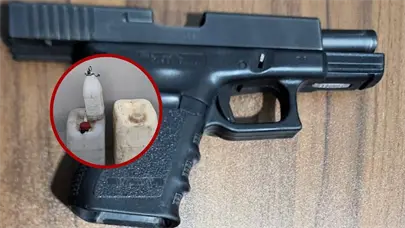 Arrestan a dos personas por posesi&oacute;n ilegal de arma de fuego y ron adulterado