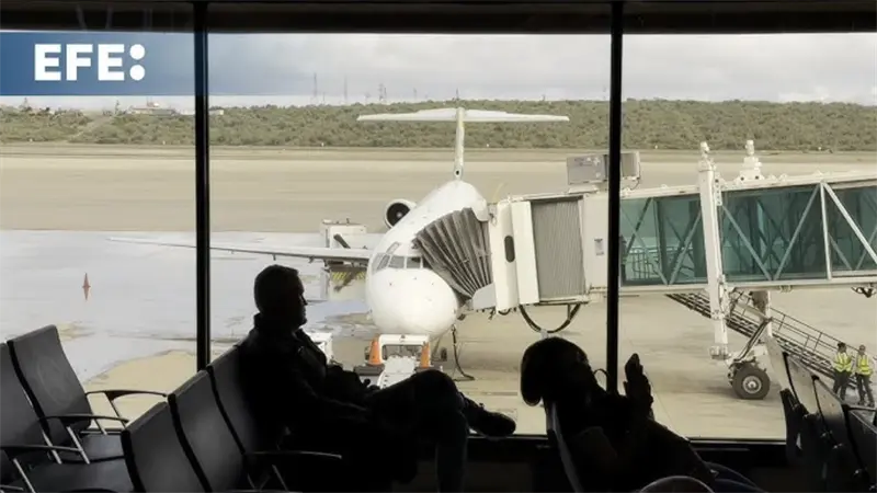 Venezuela cumple y revoca la concesión de varias aerolíneas, mientras EEUU sube la presión