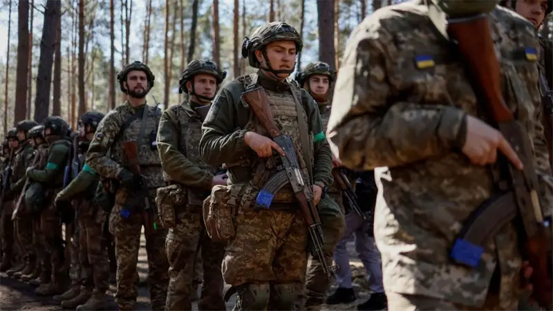 Soldados ucranianos rechazan el plan de paz de Trump y piden más apoyo internacional