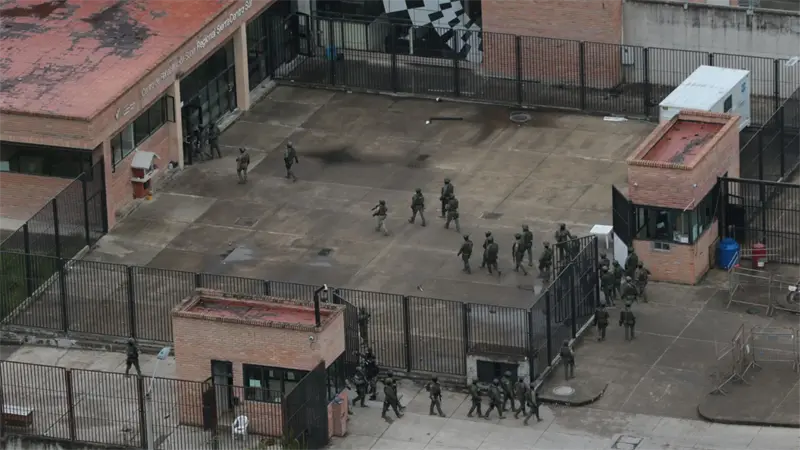 Asesinan a una psicóloga de una cárcel del sur de Ecuador y detienen a ocho sospechosos