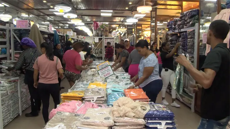 Cientos de personas acuden a la Duarte mientras autoridades refuerzan operativos por Black Friday