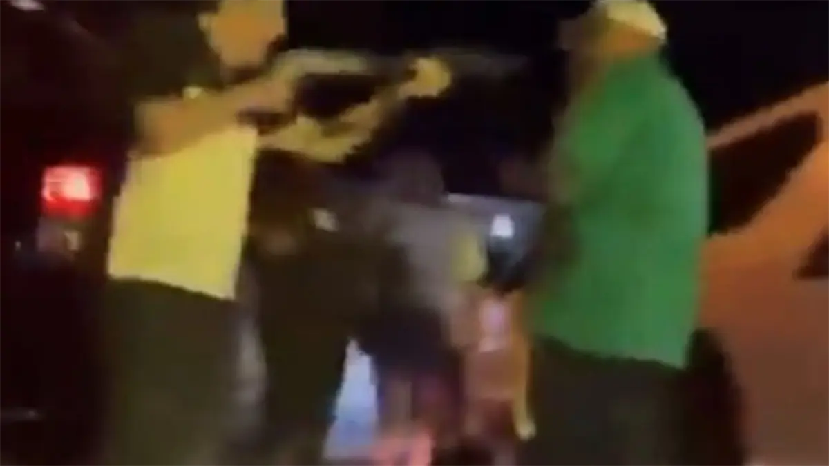 Policía apresa a hombre que amenazó con escopeta a varias personas; hecho quedó grabado