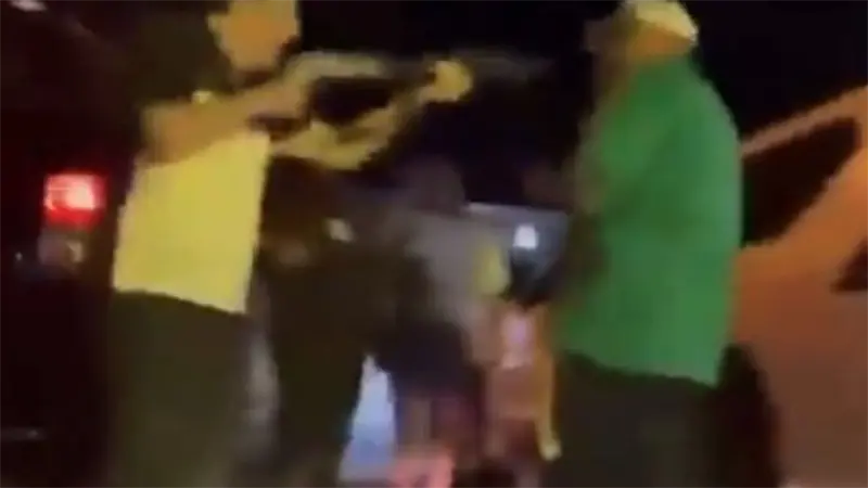 Policía apresa a hombre que amenazó con escopeta a varias personas; hecho quedó grabado