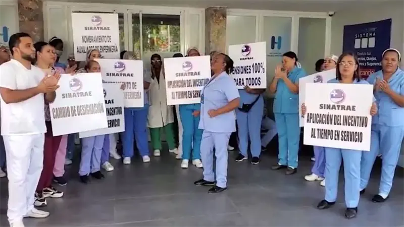 Enfermeras del hospital Toribio Bencosme paralizan labores por 24 horas en reclamo de acuerdos incumplidos