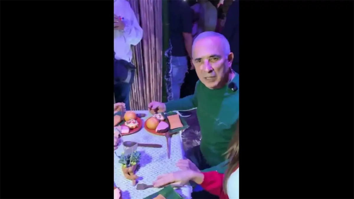 Gobernador chavista celebra la Navidad ´adelantada´ de Maduro... ¡con comida de plástico!