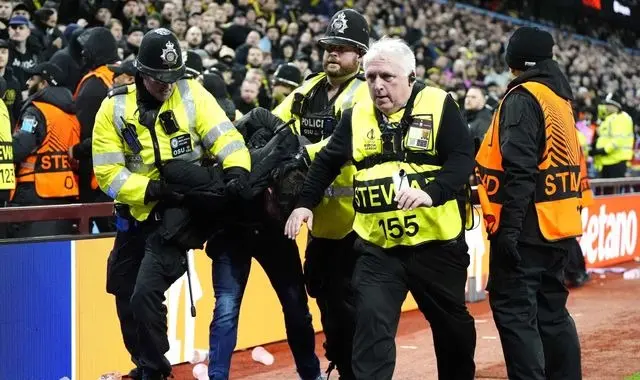 Dos aficionados del Young Boys detenidos por los incidentes contra el Aston Villa