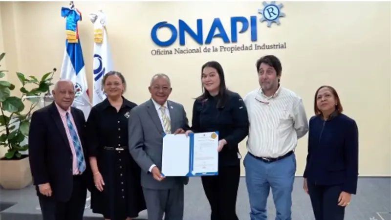 Chef Lilliam Fujii recibe patente suspiro estabilizado dominicano para bizcochos