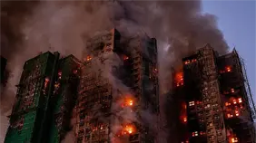 Arrestan a otras seis personas en la investigación del incendio de las torres de Hong Kong