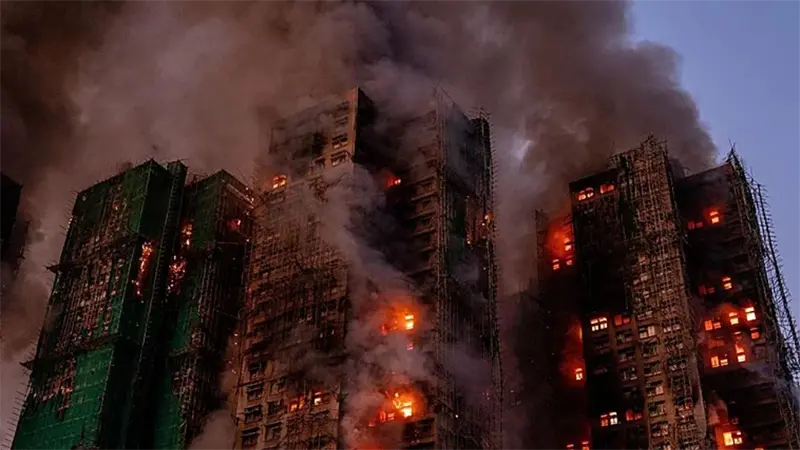 Arrestan a otras seis personas en la investigación del incendio de las torres de Hong Kong