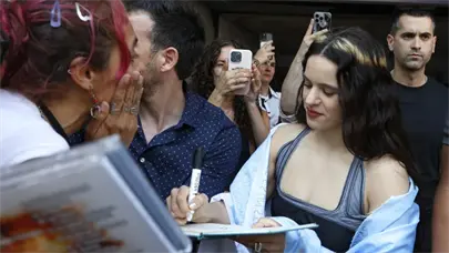 Rosal&iacute;a sorprende con una visita sorpresa a Buenos Aires, donde naci&oacute; el cielo