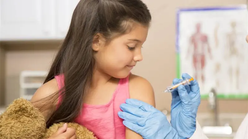 La pérdida de confianza en las vacunas aumentará los casos de neumonía y meningitis, según la OMS