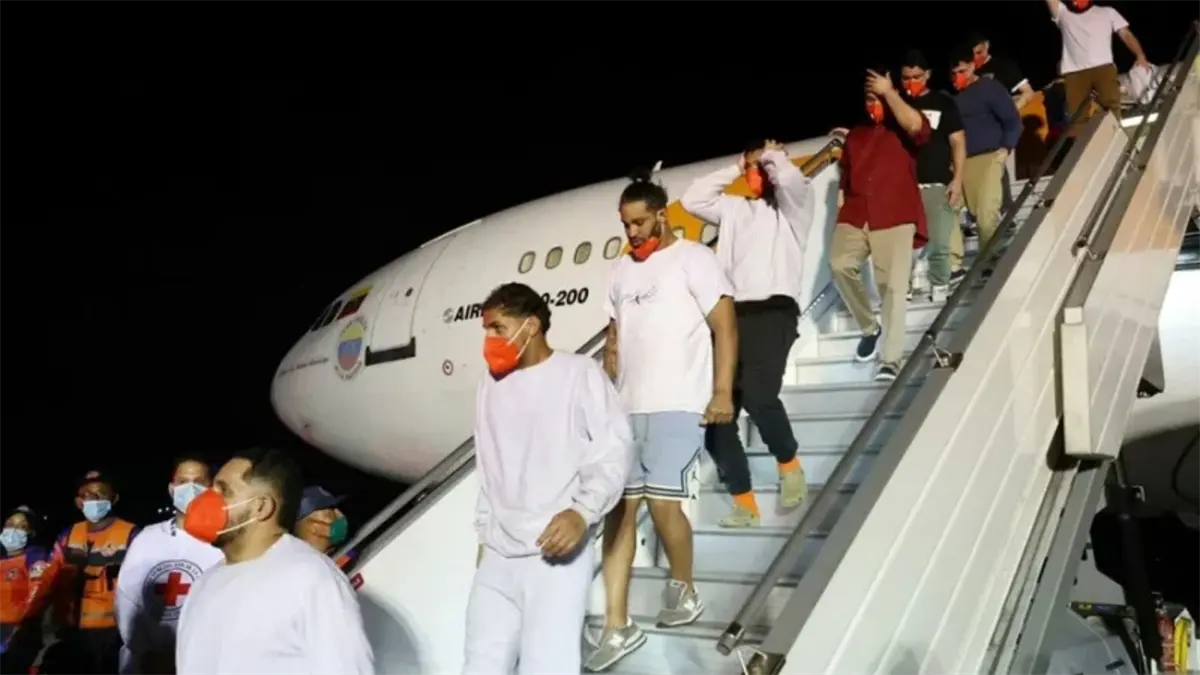 Llega a Venezuela un segundo avión de EE.UU. con migrantes en medio de la crisis de vuelos