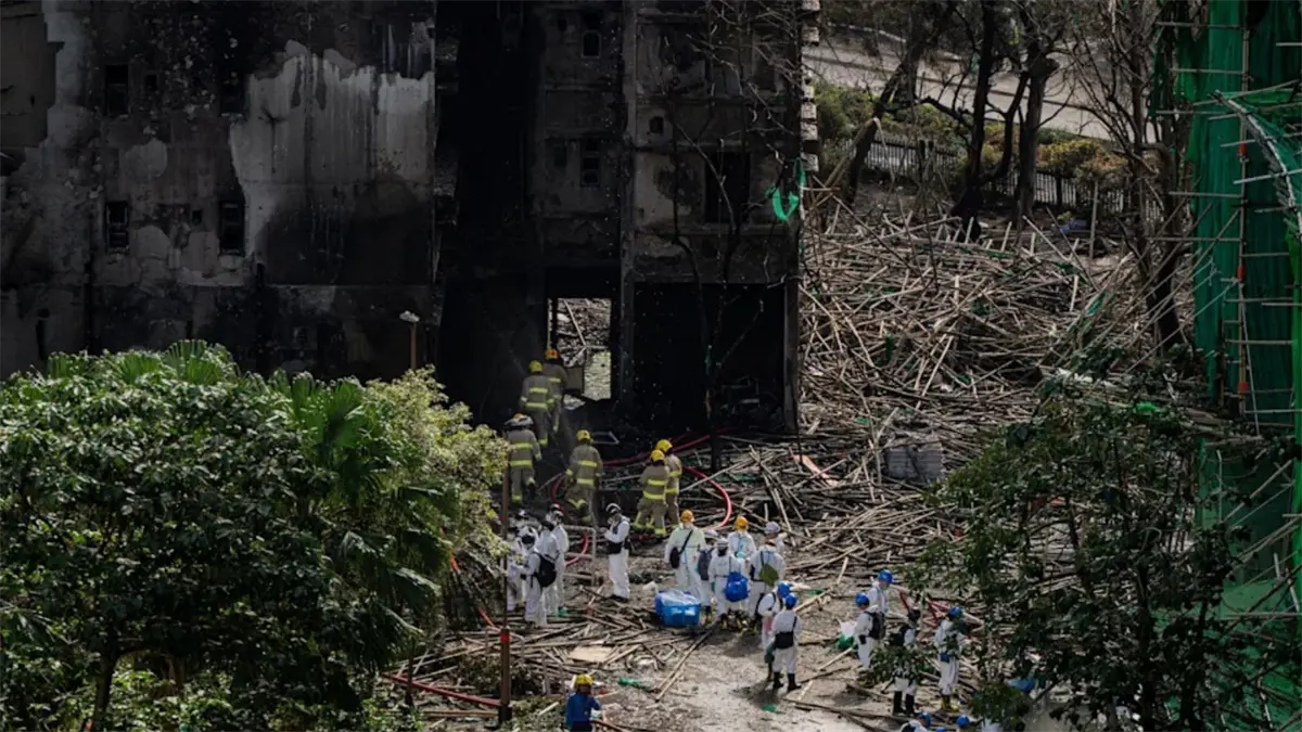 Hong Kong localiza a 144 desaparecidos del incendio ilesos y mantiene 150 sin contactar