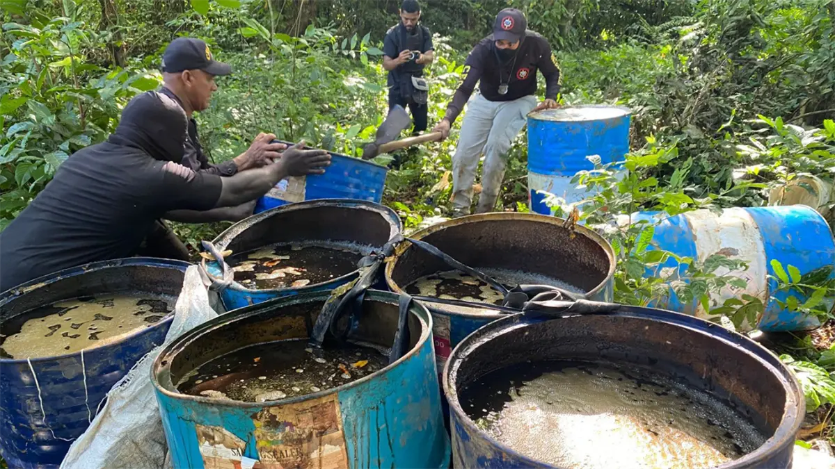 CECCOM desmantela operación ilegal de alcohol cerca del río Ozama
