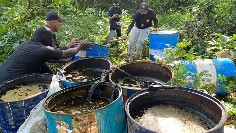 CECCOM desmantela operación ilegal de alcohol cerca del río Ozama