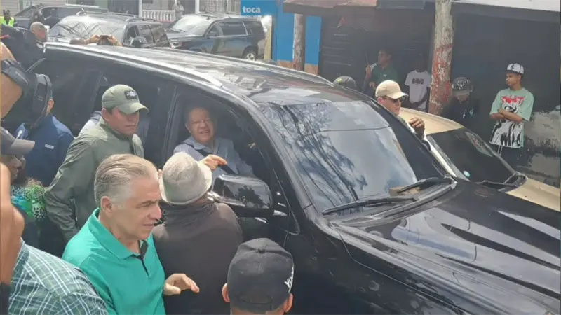 Leonel Fernández encabeza "Marcha del Pueblo" contra el alto costo de la vida y los apagones