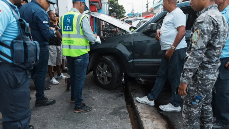 Alcaldía del DN realiza amplio operativo de aseo y recuperación de espacios en los ensanches La Fe y Kennedy