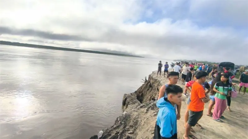 Al menos 12 muertos y 30 desaparecidos al naufragar dos embarcaciones en Amazonía peruana