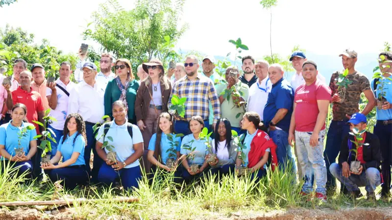 FEDA impulsa la agroecología con entrega de 60 mil plántulas de café  en San José de Las Matas