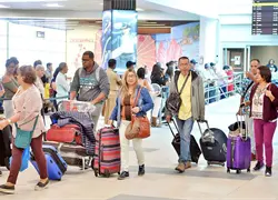 Gracia navideña beneficia a familias dominicanas, pero afecta comercio