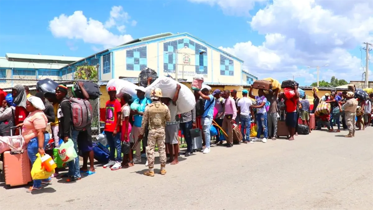 Haitianos cierran puente fronterizo por Dajabón en rechazo a cobro de impuestos.