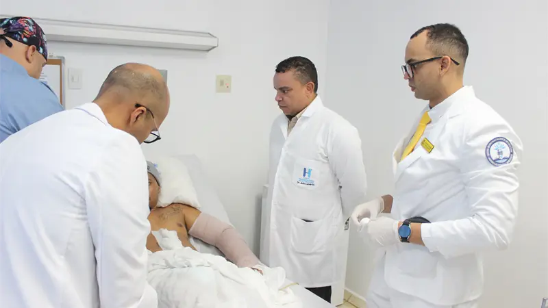 Ney Arias Lora da de alta a paciente que resultó herido en la  Fiscalía de SDE