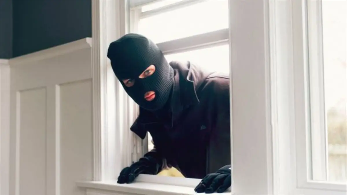 Ladrón se burla de su víctima con una nota: No hay dinero, ¿para qué tantas cámaras?