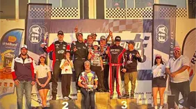Jonathan Basden revalida título en campeonato automovilismo dominicano 2025