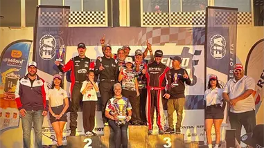 Jonathan Basden revalida título en campeonato automovilismo dominicano 2025