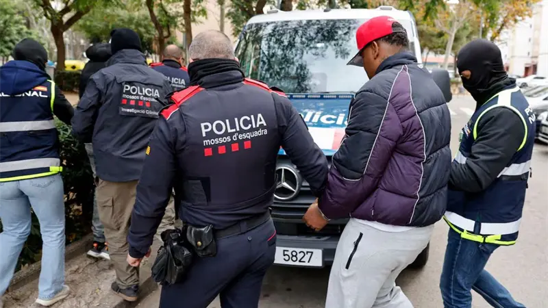 Quince detenidos en un operativo en España contra la banda latina de los Trinitarios
