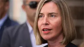 La ex vicepresidenta de la Comisión Europea, Federica Mogherini, entre detenidos por supuesto fraude
