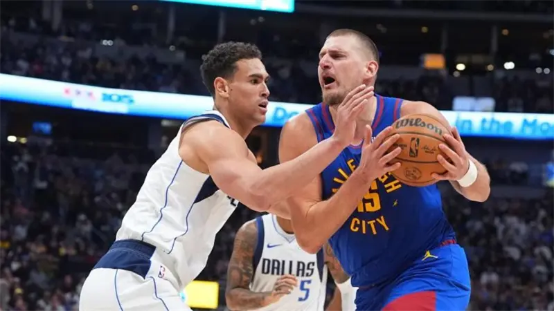 Jokic firma 29 puntos, 20 rebotes y 13 asistencias pero los Nuggets caen contra los Mavs