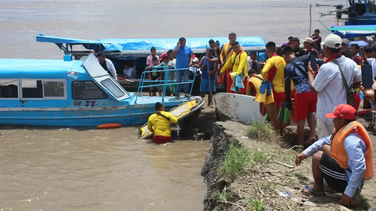 Al menos 12 muertos y 57 desaparecidos al naufragar dos embarcaciones en Amazonía peruana