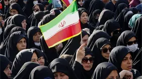 Más de 150 diputados piden mano dura en la aplicación de las leyes del velo en Irán