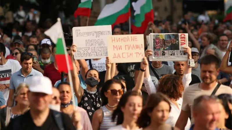Protesta multitudinaria contra el Gobierno de Bulgaria salda con 71 detenidos