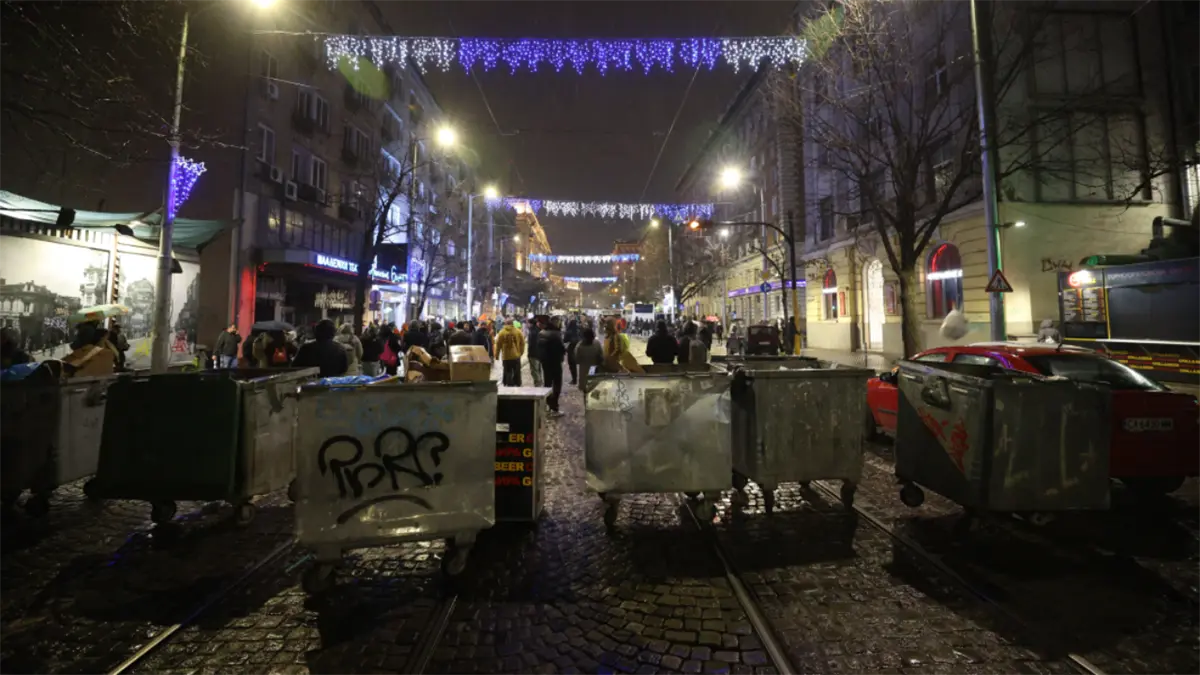 Heridos y detenidos en multitudinaria protesta antigubernamental en Bulgaria