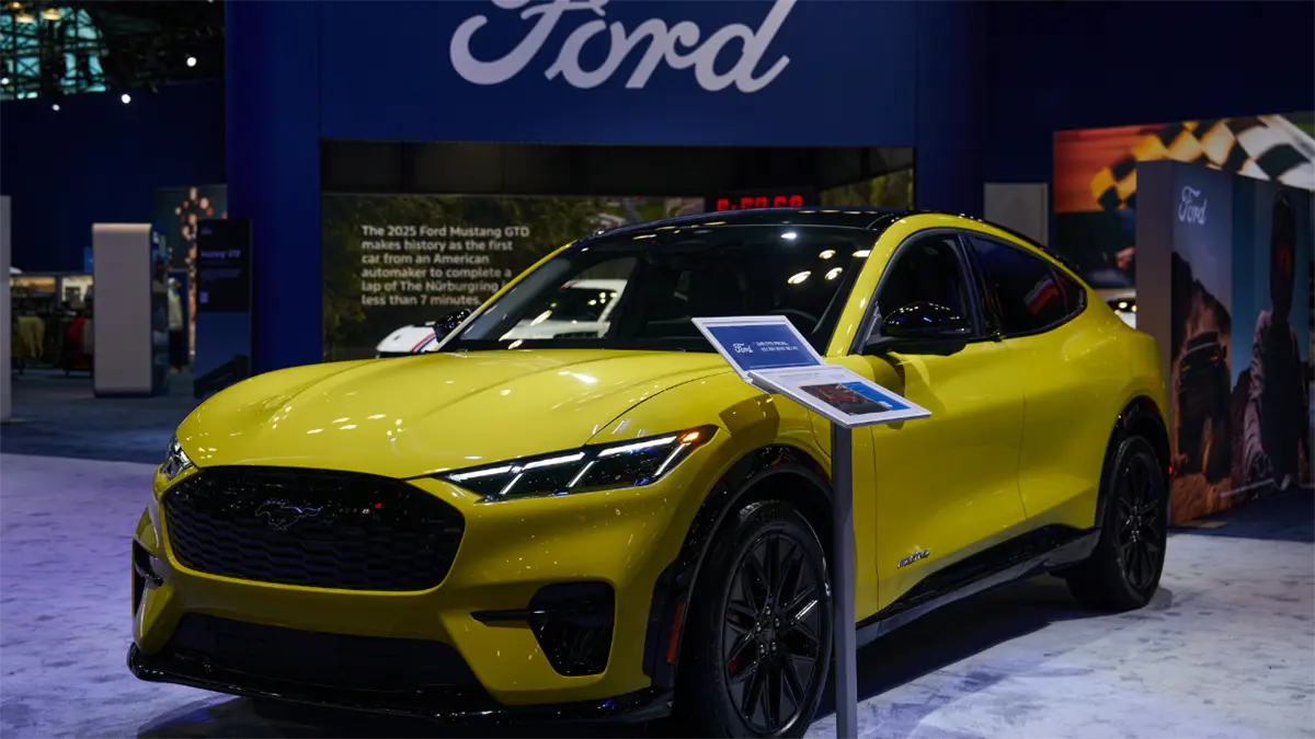 Las ventas de Ford en EE.UU. caen en noviembre mientras que las de Toyota crecen