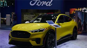 Las ventas de Ford en EE.UU. caen en noviembre mientras que las de Toyota crecen