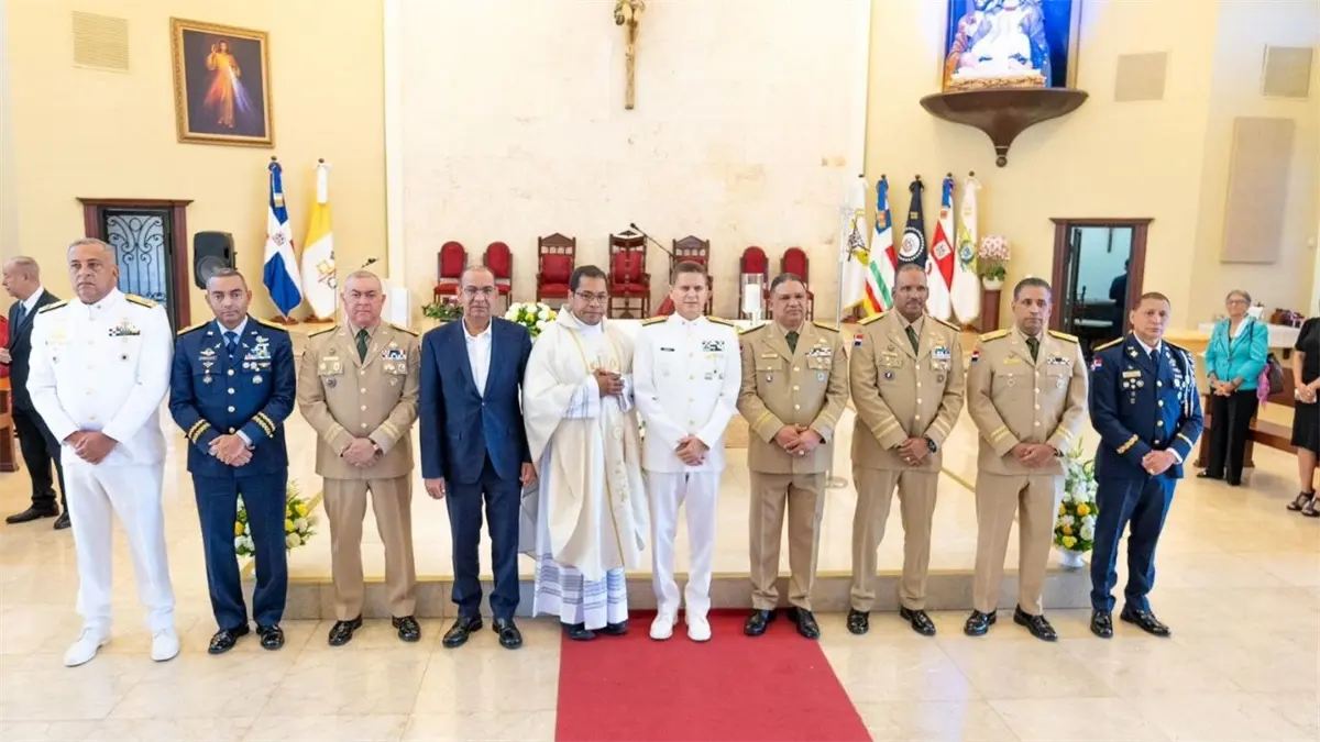 Durante el acto, el rector de la UNADE, Mayor General Dr. Rafael Vásquez Espínola, ERD, expresó su gratitud a Luis Abinader.